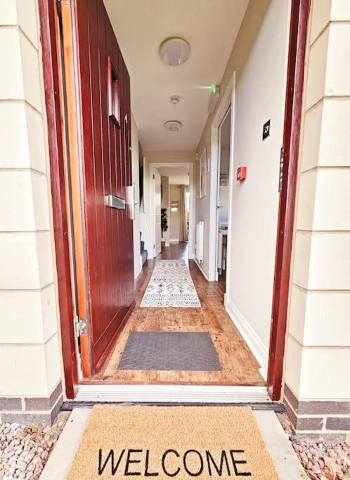 Modern 5 Bedroom Townhouse With Free Parking Glasgow Exterior photo